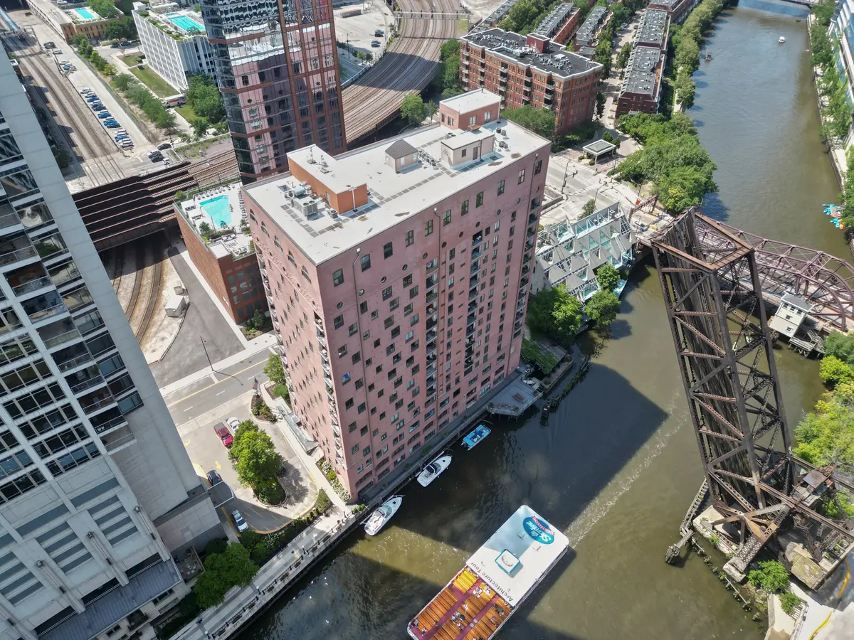 355 N CANAL Street