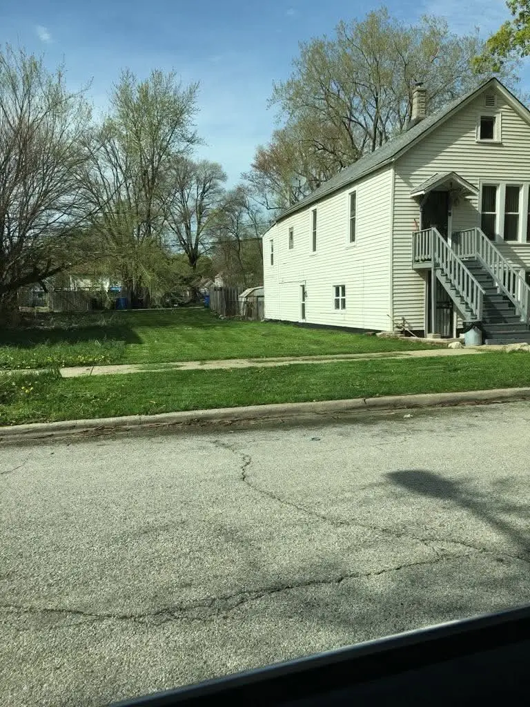 840 W 51st Place