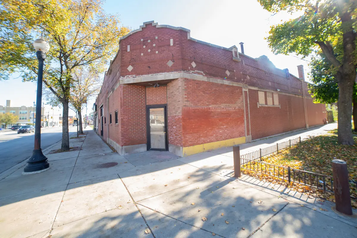 1423 W 79th Street