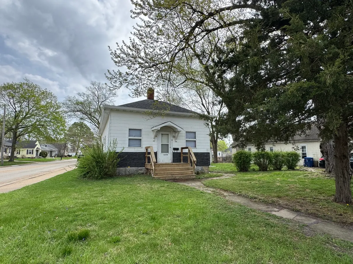 1090 Creve Coeur Street