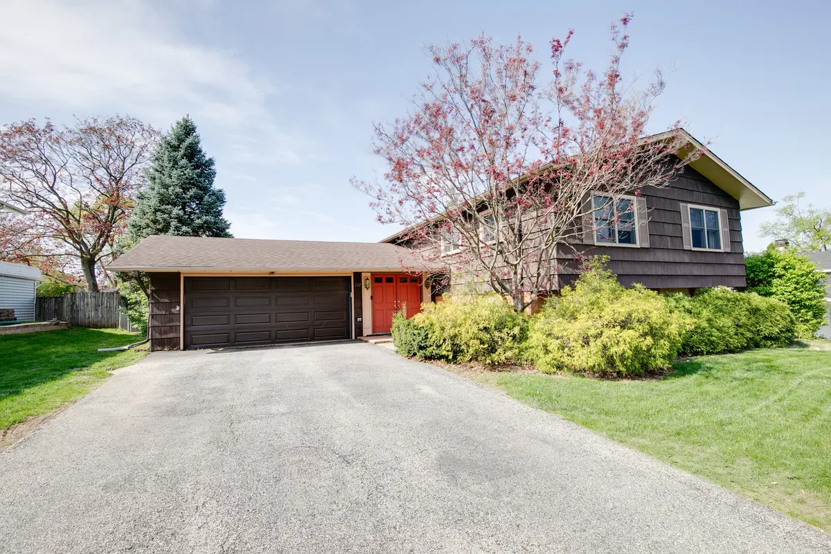 21W137 Everest Road