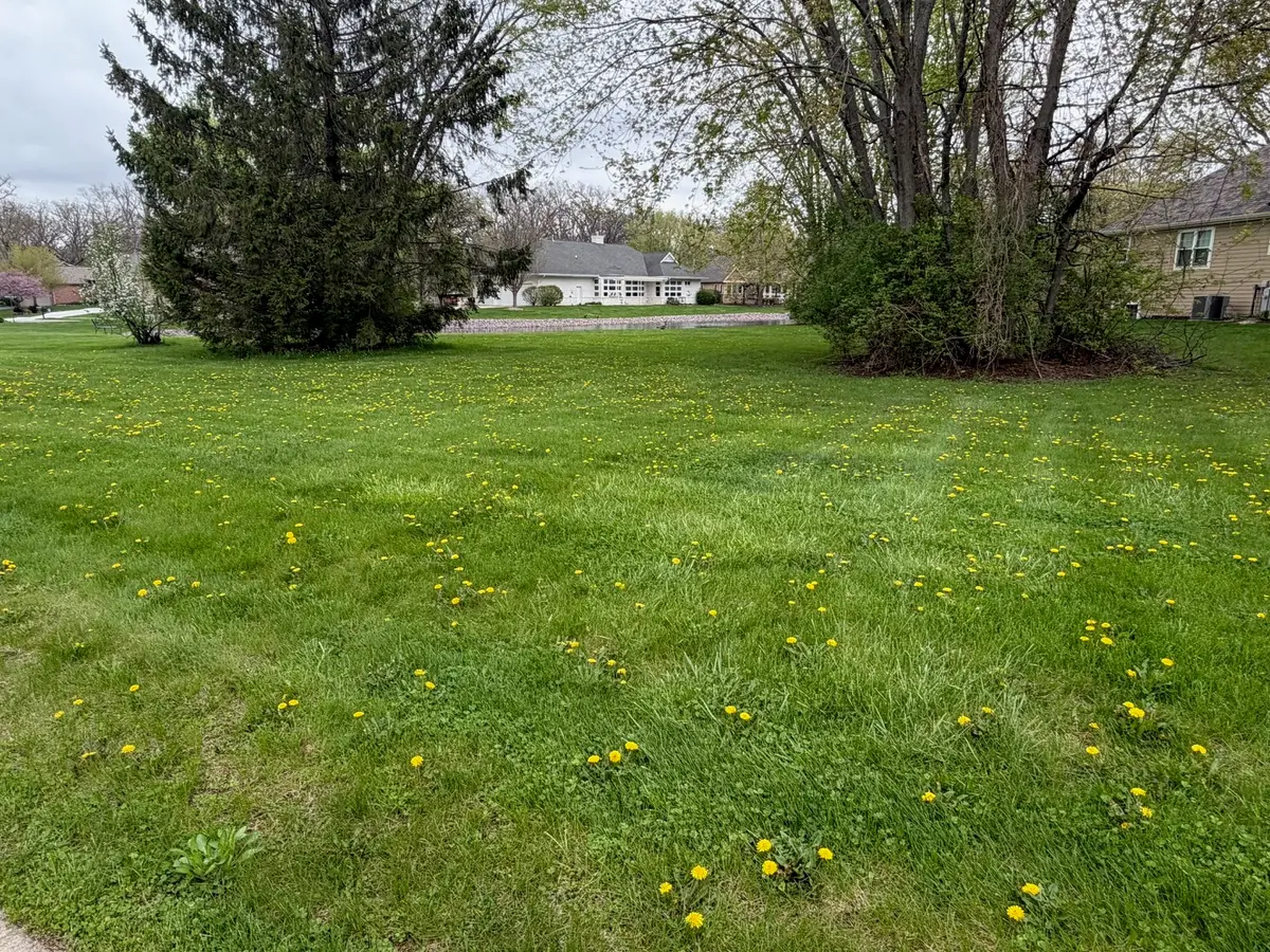 5351 Woodland Pond Lane