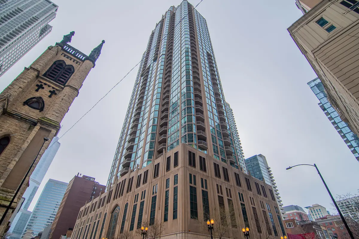 21 E HURON Street