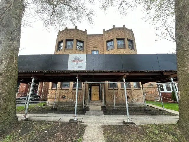 8620 S Drexel Avenue