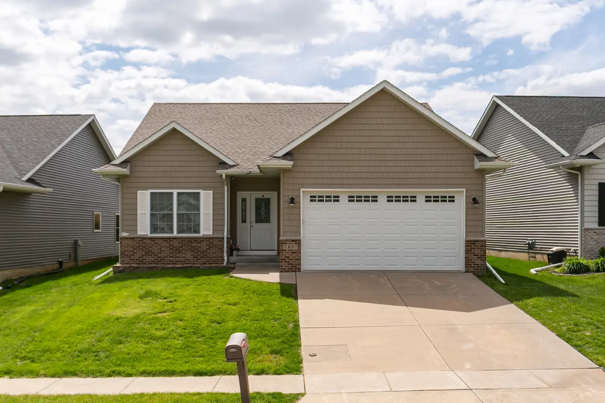 1807 W 75th Place