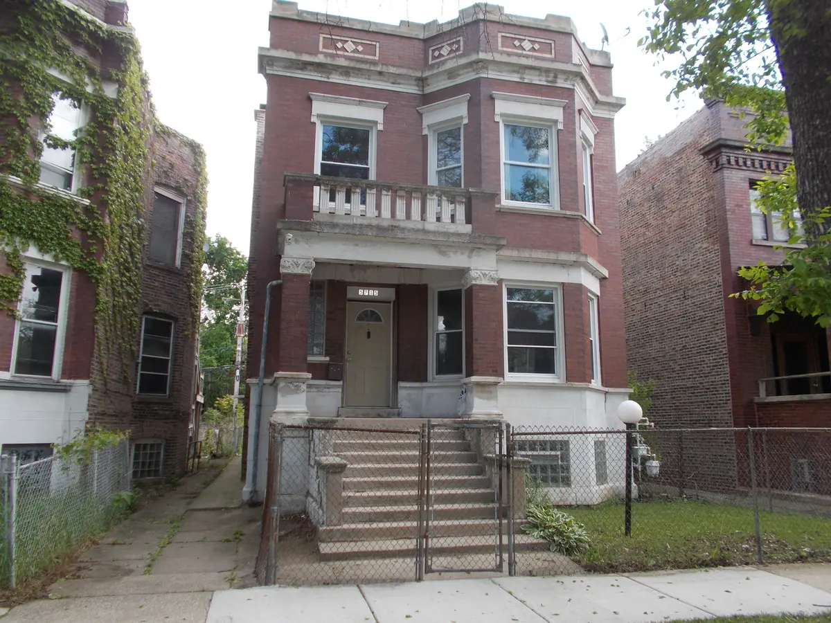 5715 S Sangamon Avenue