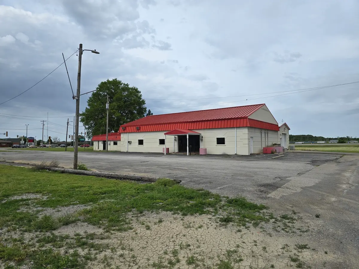 404 N COMMERCIAL Street