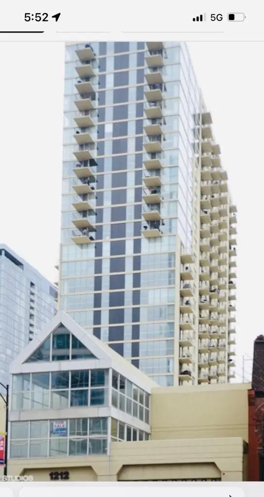 1212 N La Salle Drive
