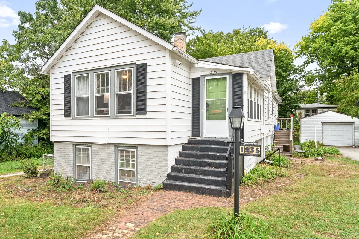 1235 Leon Place