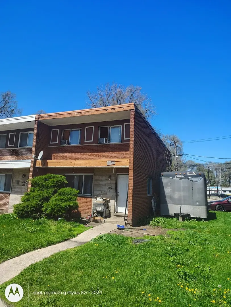 9522 S COLFAX Avenue