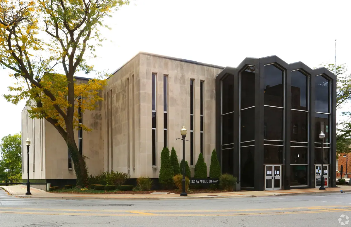 1 E Benton Street