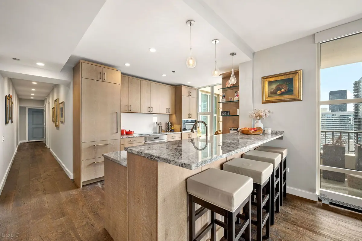 25 E Superior Street