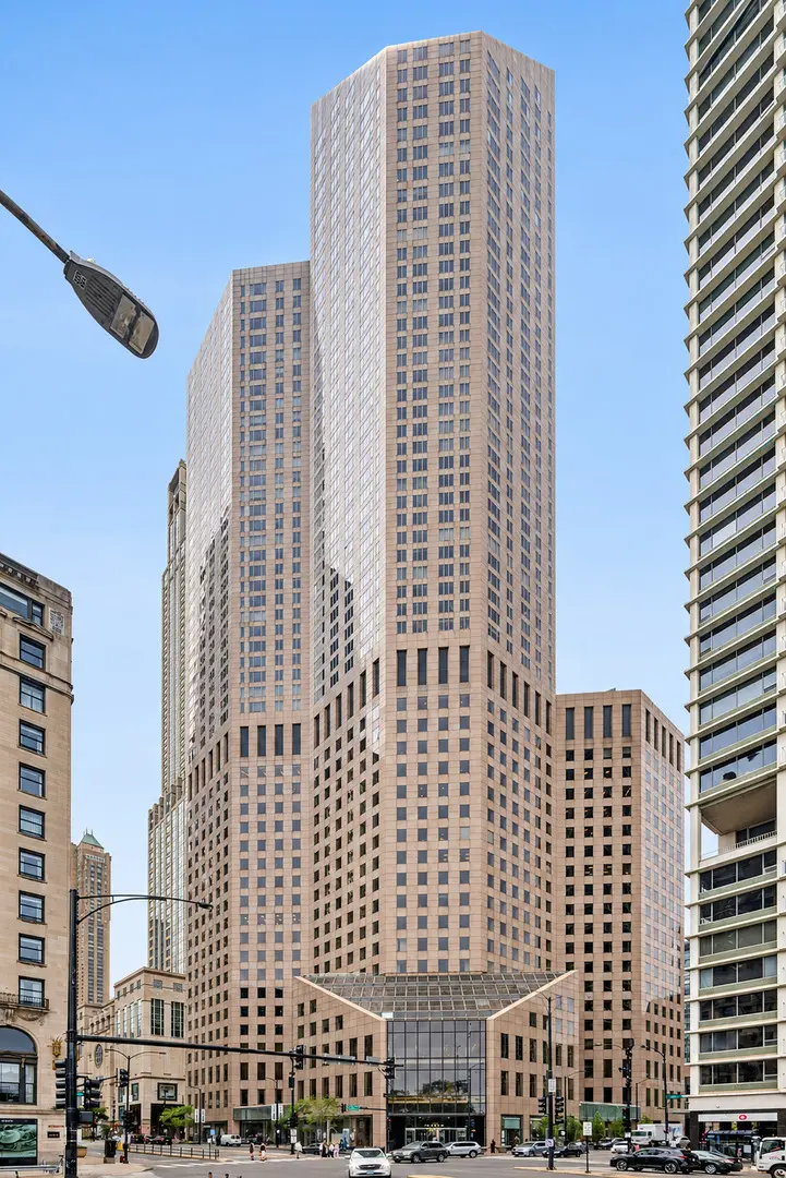 950 N Michigan Avenue