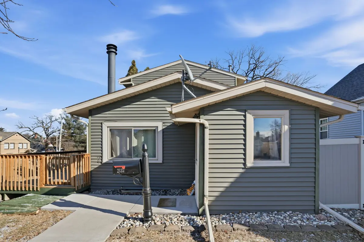 2137 Vine Street
