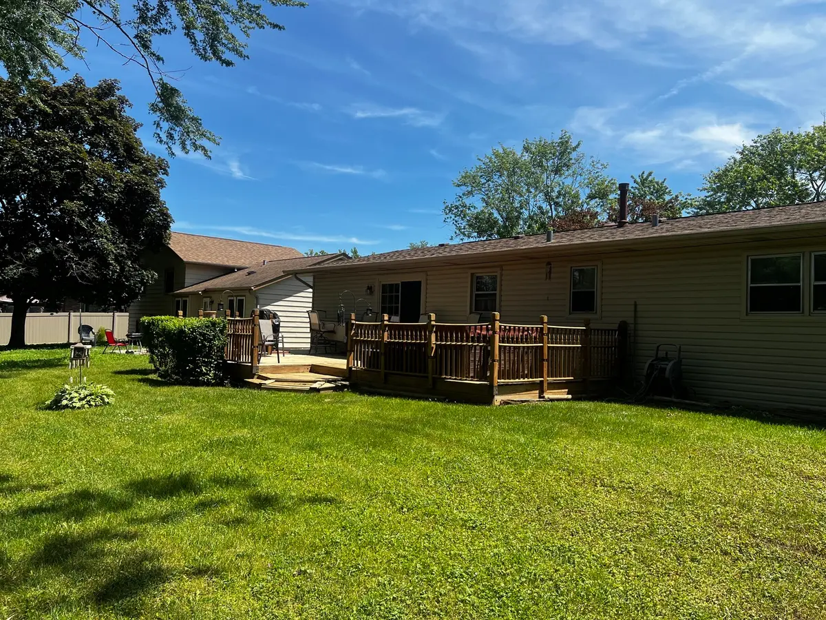 22548 Lakeshore Drive