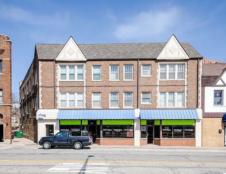 18 E Northwest Highway