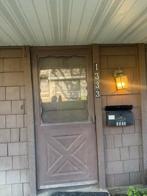 1333 Court Leona