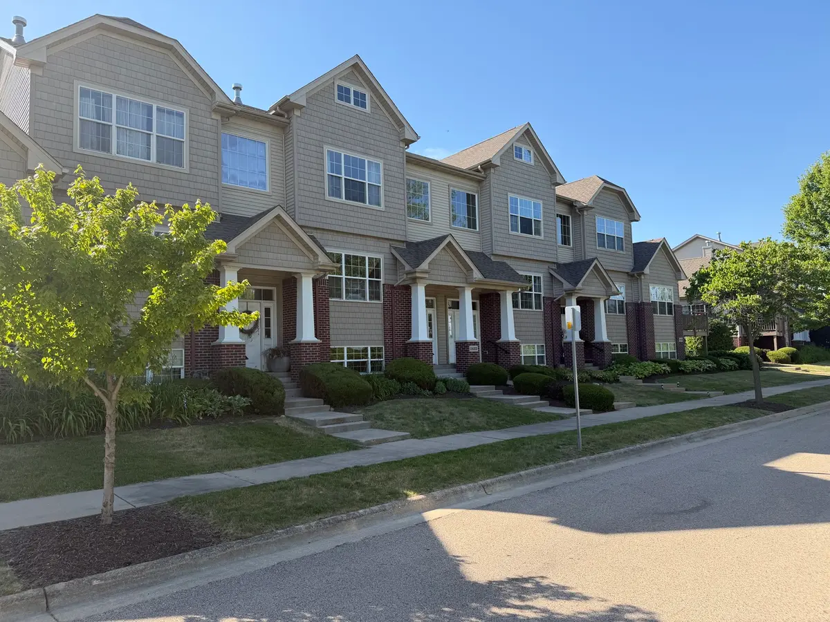 2433 RIVER OAKS Lane