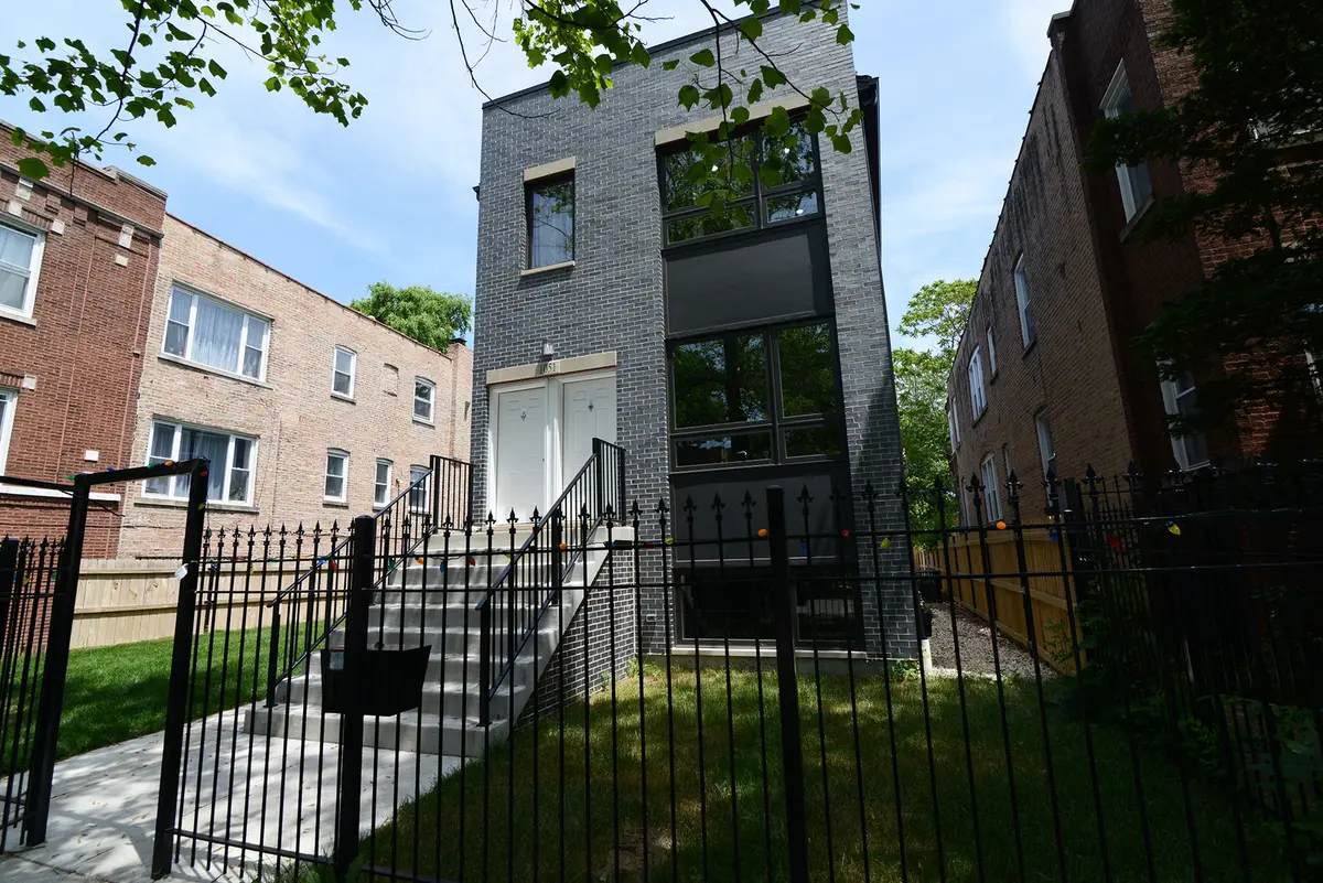 1051 N Springfield Avenue