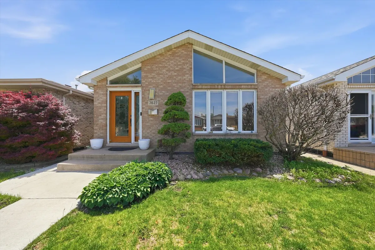 7027 W 64th Place