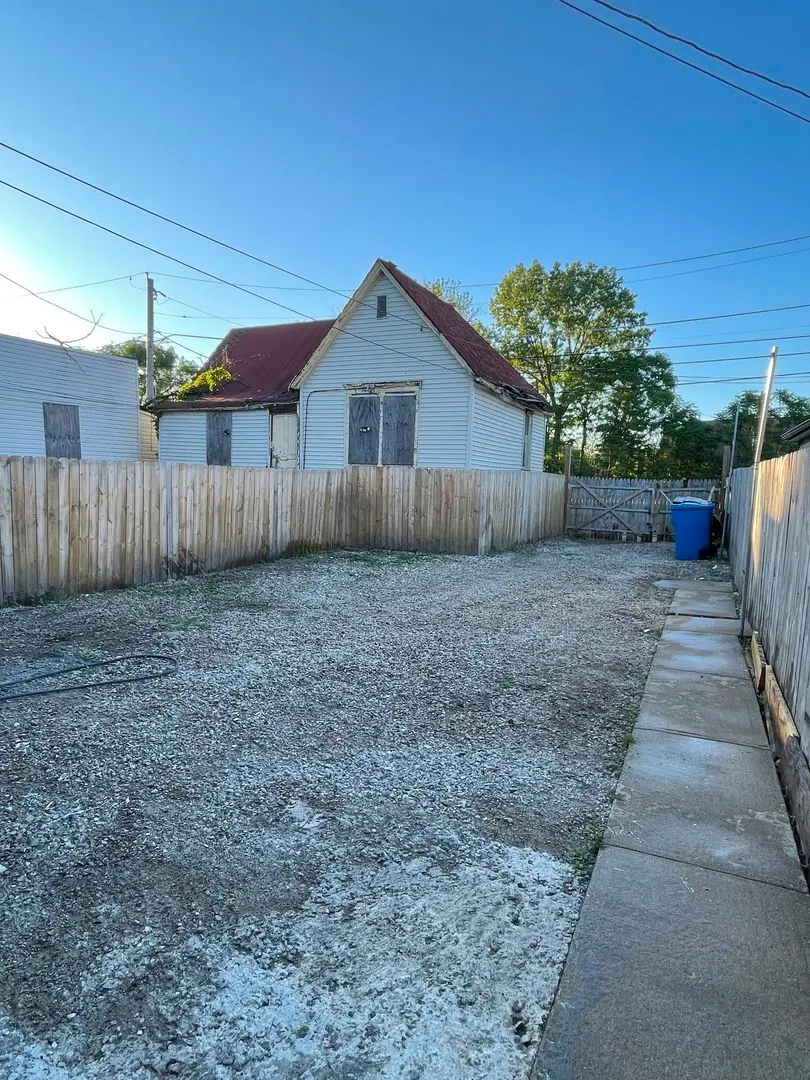 906 W 71st Street