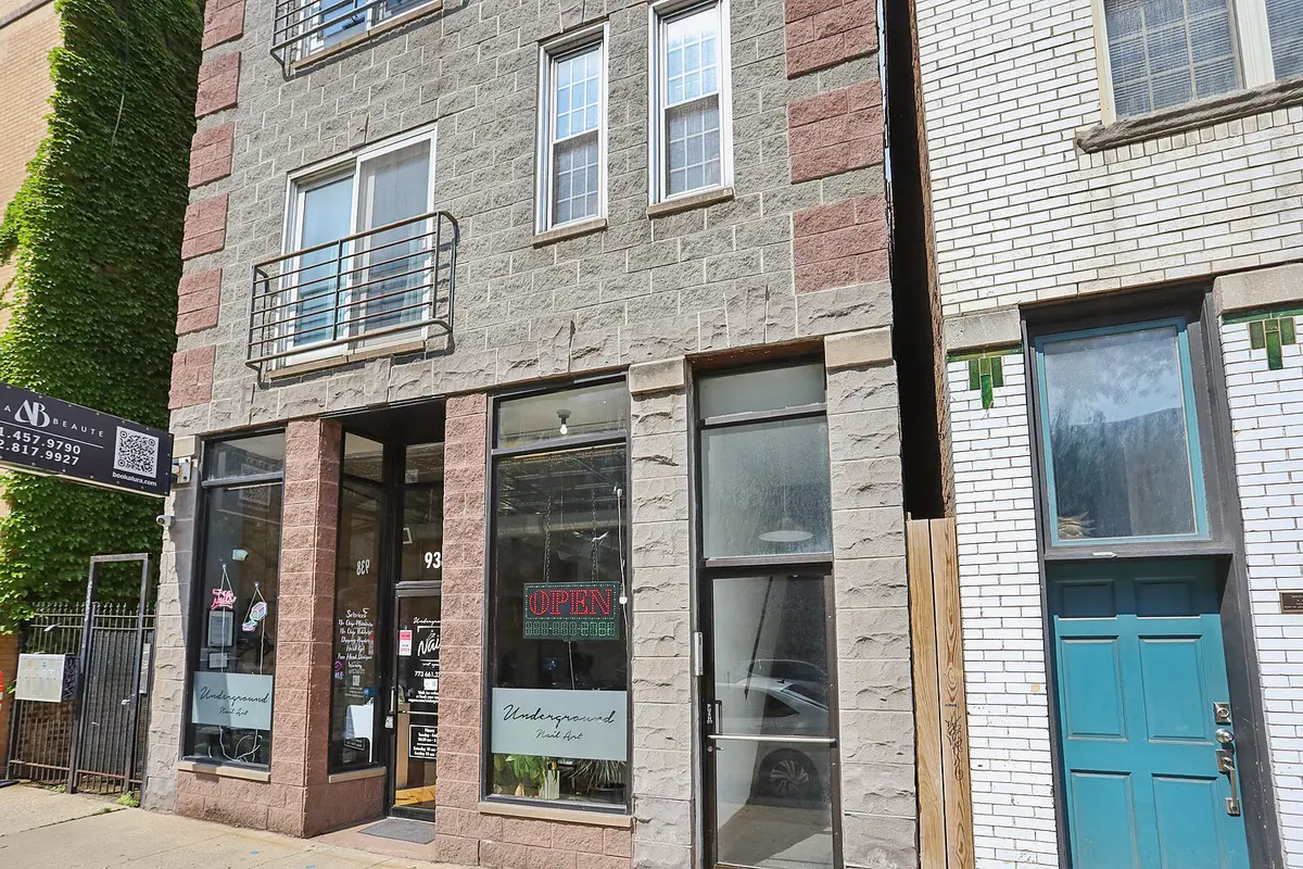 938 N Damen Avenue