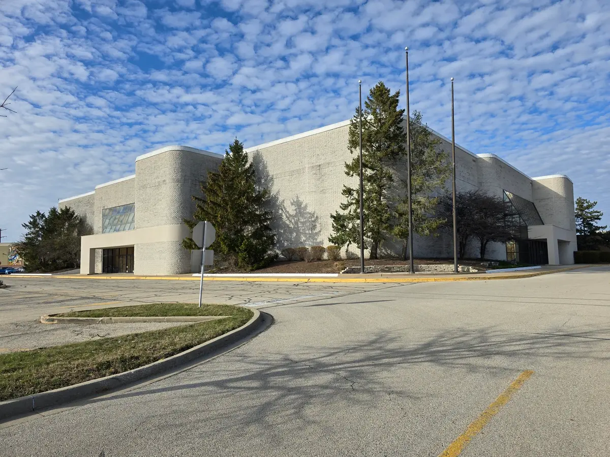 3340 Mall Loop Drive