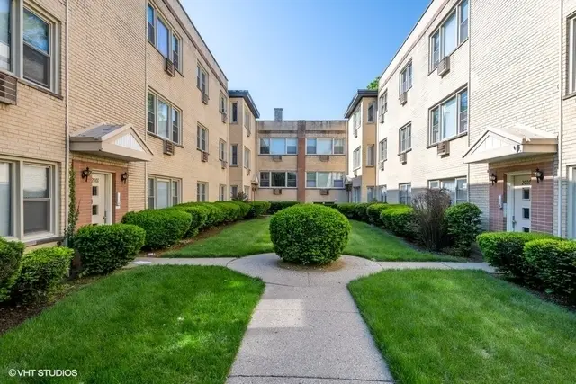2003 W Touhy Avenue