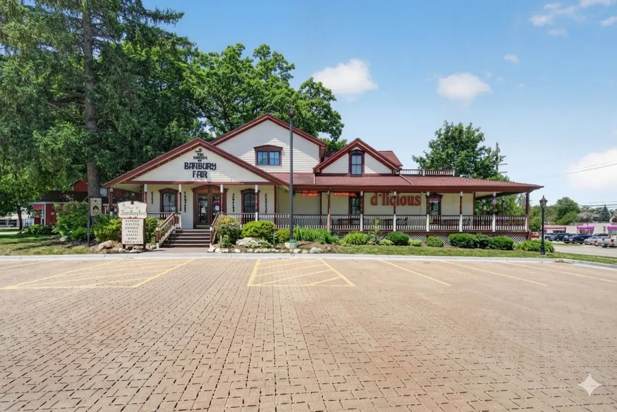 211-215 W Railroad Avenue