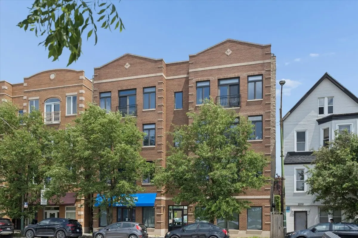 3011 N ASHLAND Avenue