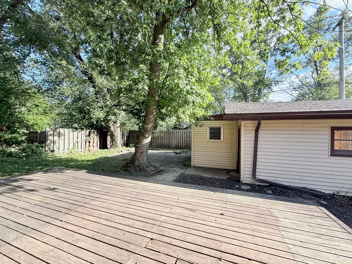 1122 W Iowa Street