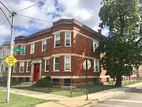 916 W 68th Street