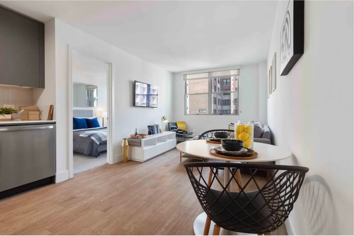 420 W Belmont Avenue
