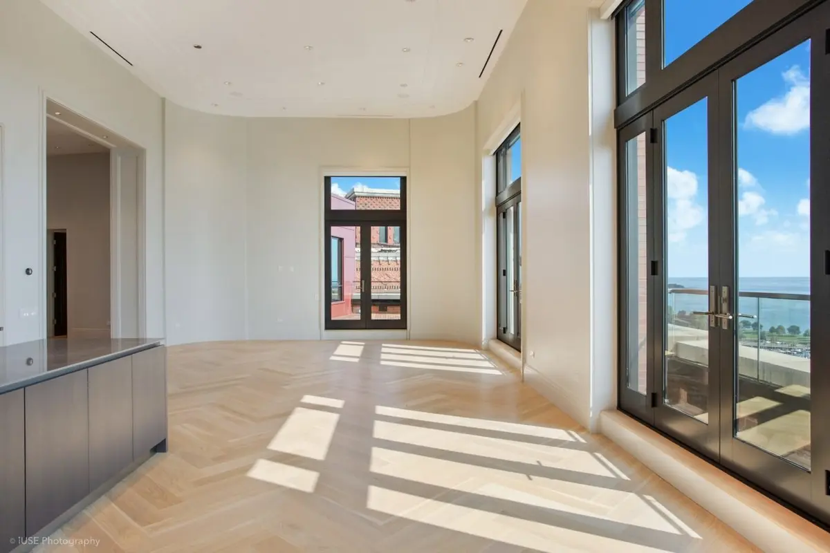 3260 N Lake Shore Drive