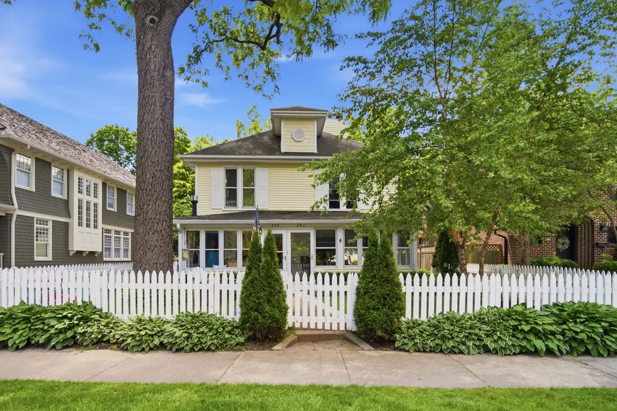 233 E Center Avenue