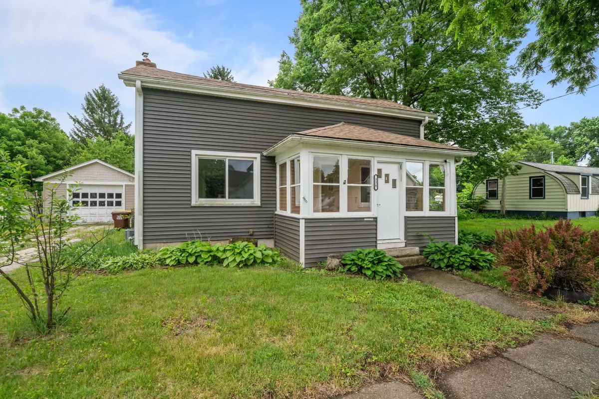 336 W Menomonie Street