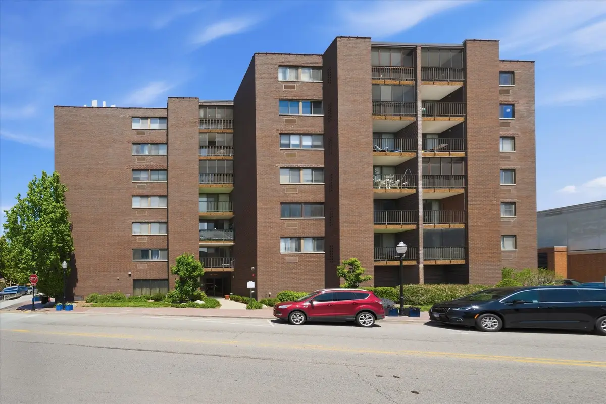 11 W Green Street
