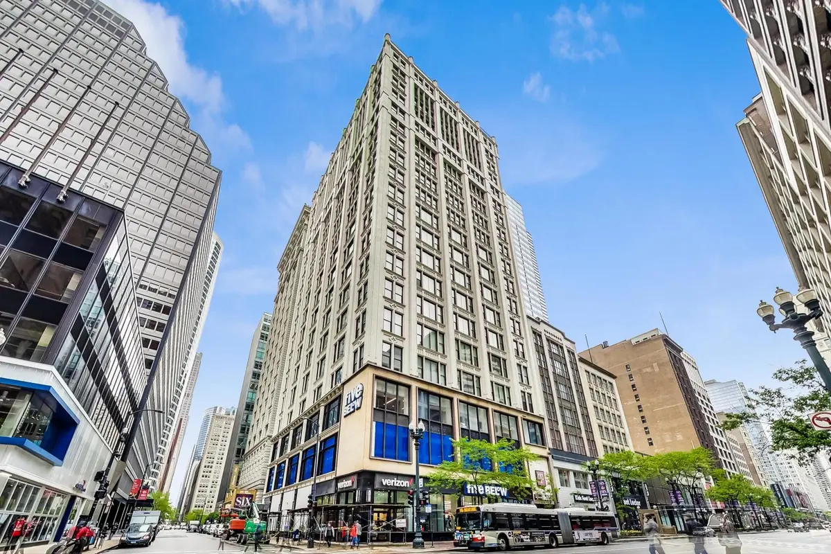 8 W MONROE Street