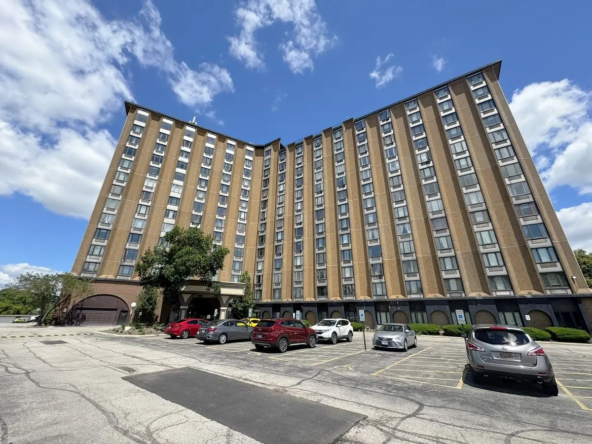 1 Renaissance Place