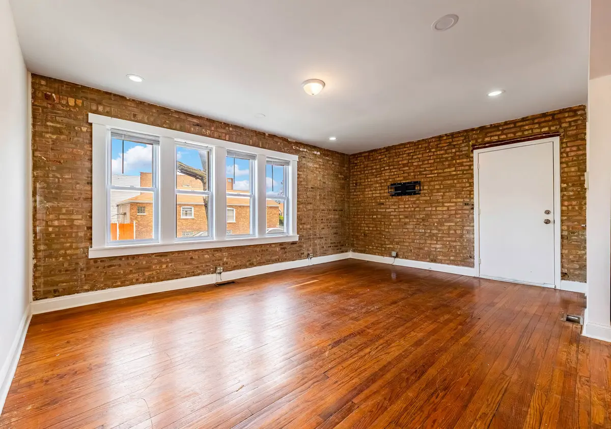 1633 W 76th Street