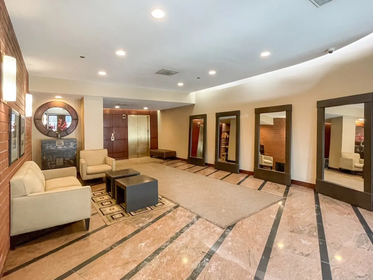 350 W Belden Avenue