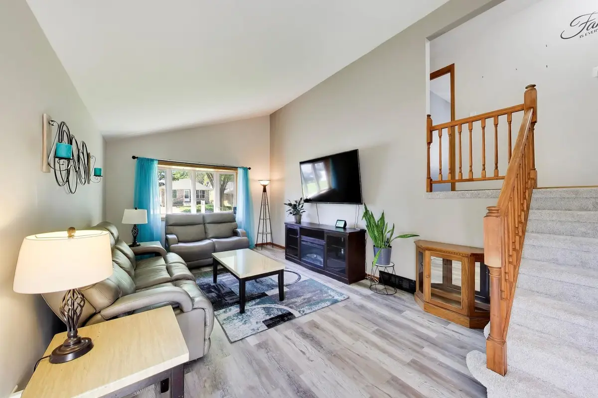 524 Redwing Drive