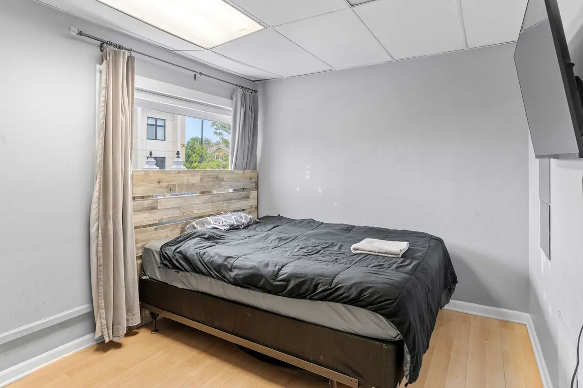 735 W 35th Street