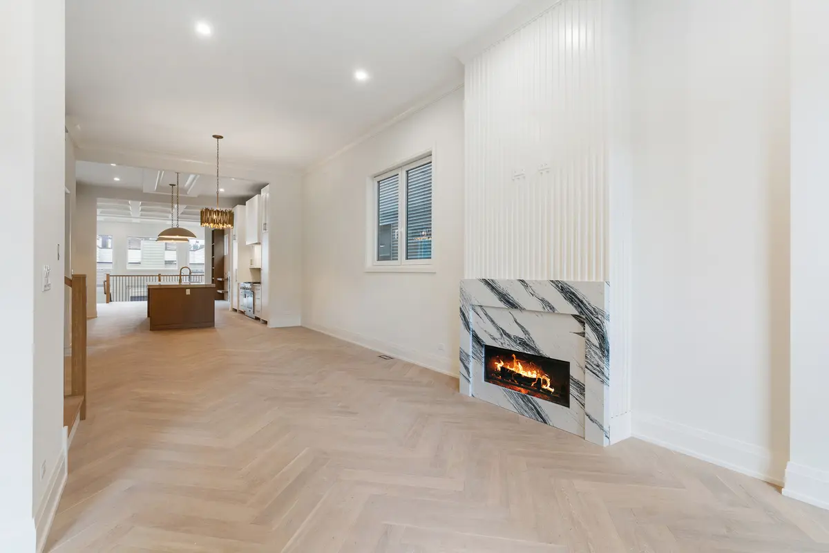 1442 W Fletcher Street