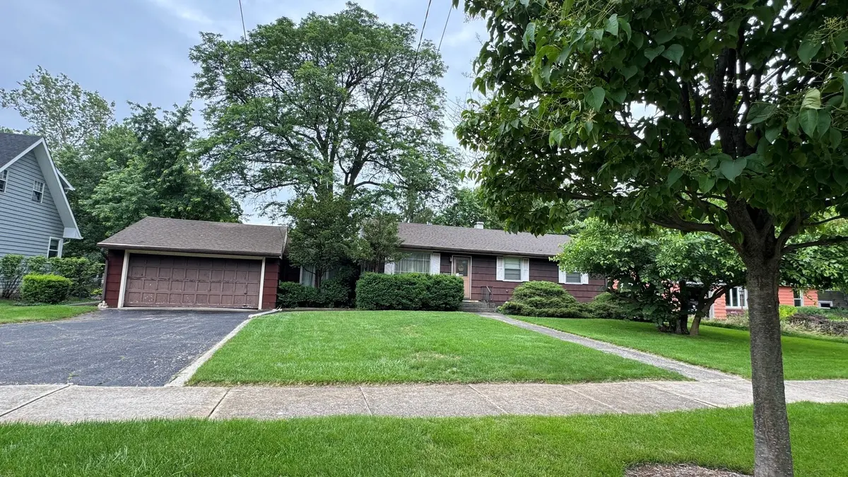 814 E Illinois Street
