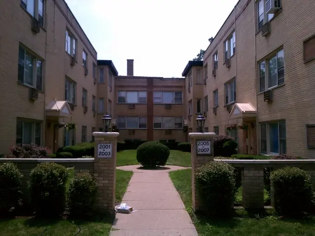 2001 W Touhy Avenue