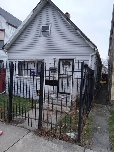 3307 W 37th Place