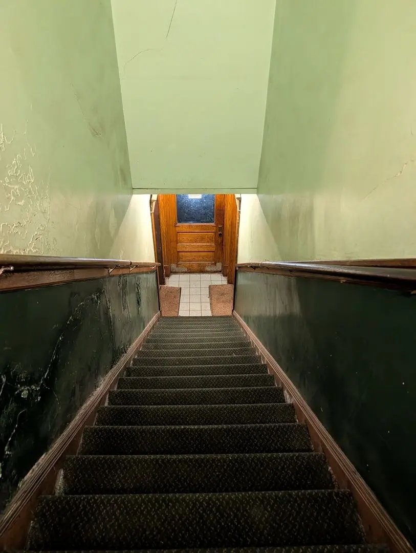 732 W 54th Place