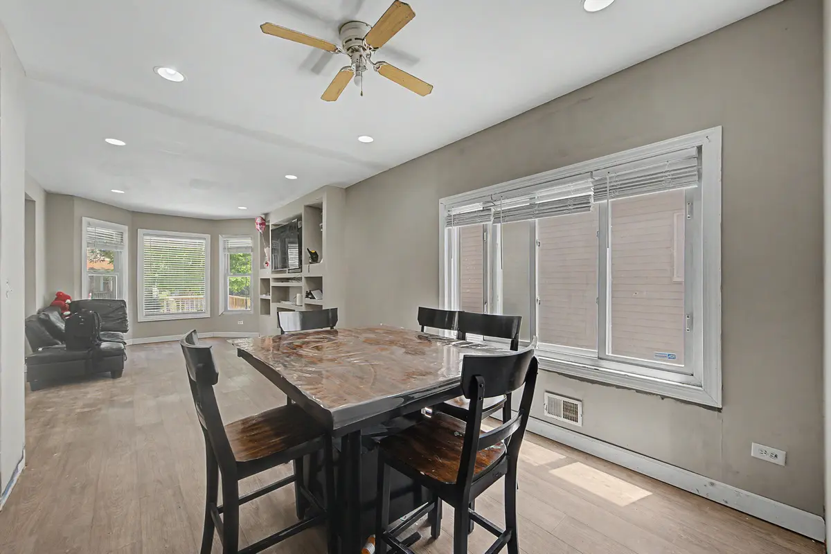 848 N Lawler Avenue
