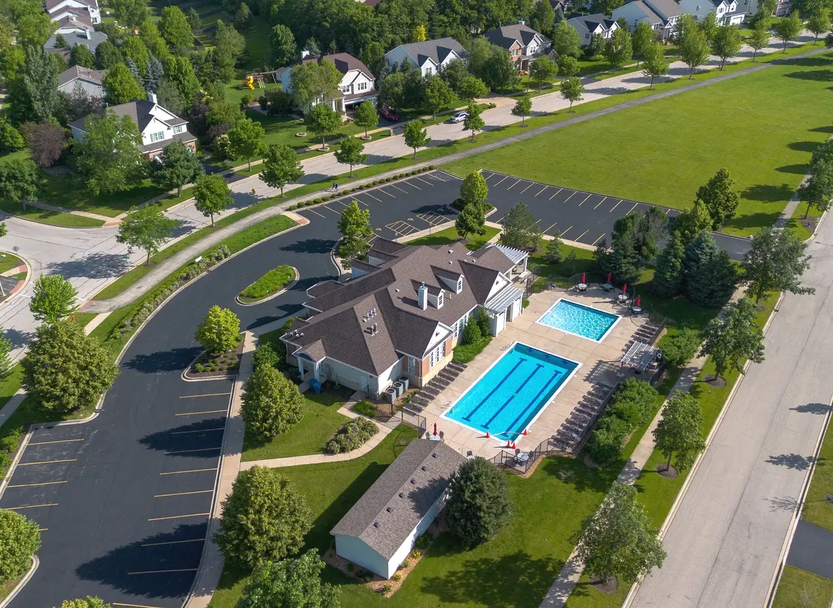 1074 HAMPTON Lane